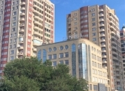 Satılır 4 otaqlı 165 m2 yeni tikili Elmlər Akademiyası m.