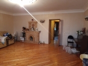 Satılır 4 otaqlı 106 m2 köhnə tikili Mərdəkan