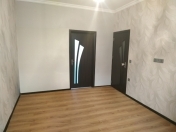 Satılır 2 otaqlı 60 m2 köhnə tikili Memar Əcəmi m.