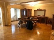 İcarəyə verilir 5 otaqlı 140 m2 köhnə tikili Zərifə Əliyeva adına park