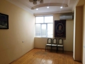 Satılır 8 otaqlı 140 m2 ofis Şah İsmayıl Xətai m.
