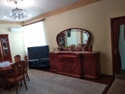 Satılır 4 otaqlı 120 m2 yeni tikili Ukrayna dairəsi