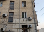 İcarəyə verilir 2 otaqlı 65 m2 köhnə tikili Qara Qarayev m.