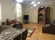 Satılır 8 otaqlı 360 m2 bağ evi Novxanı