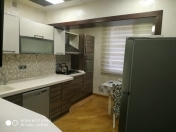 Satılır 4 otaqlı 110 m2 köhnə tikili İnşaatçılar m.