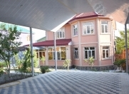 İcarəyə verilir 4 otaqlı 180 m2 yeni tikili Qəbələ