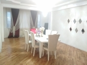 Satılır 4 otaqlı 140 m2 yeni tikili İnşaatçılar m.