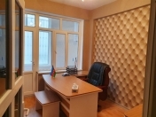 İcarəyə verilir 3 otaqlı 85 m2 ofis Gənclik m.