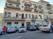 İcarəyə verilir 3 otaqlı 80 m2 köhnə tikili Sahil m.