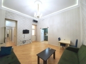 İcarəyə verilir 2 otaqlı 80 m2 köhnə tikili Sahil m.