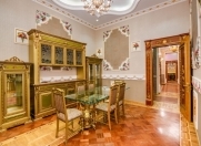 İcarəyə verilir 6 otaqlı 240 m2 köhnə tikili Sahil m.