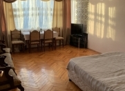 İcarəyə verilir 1 otaqlı 48 m2 köhnə tikili Abu Arena