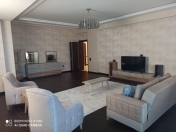 İcarəyə verilir 4 otaqlı 210 m2 yeni tikili 28 May m.