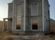 Satılır 10 otaqlı 4 m2 həyət evi Binə