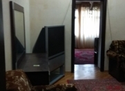 İcarəyə verilir 3 otaqlı 110 m2 köhnə tikili Heydər Əliyev Mərkəzi