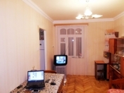 Satılır 2 otaqlı 50 m2 köhnə tikili Səbail r.