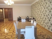 İcarəyə verilir 4 otaqlı 190 m2 yeni tikili Nizami m.