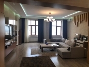 Satılır 3 otaqlı 150 m2 yeni tikili Səməd Vurğun parkı