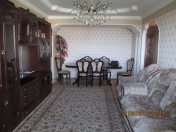 İcarəyə verilir 3 otaqlı 90 m2 köhnə tikili İçəri Şəhər m.