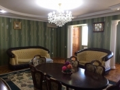 İcarəyə verilir 3 otaqlı 110 m2 köhnə tikili Gənclik m.