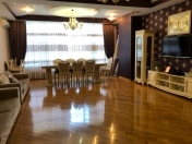 Satılır 5 otaqlı 211 m2 yeni tikili 8 km