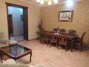 Satılır 4 otaqlı 82 m2 köhnə tikili Elmlər Akademiyası m.