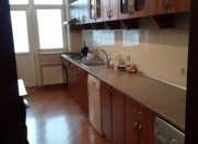 İcarəyə verilir 4 otaqlı 170 m2 yeni tikili Şah İsmayıl Xətai m.