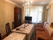 Satılır 3 otaqlı 60 m2 köhnə tikili 8 km