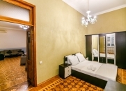 İcarəyə verilir 3 otaqlı 100 m2 köhnə tikili Sahil m.