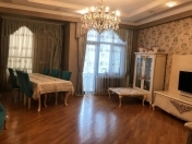 Satılır 4 otaqlı 172 m2 yeni tikili İnşaatçılar m.