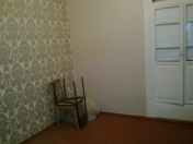 Satılır 3 otaqlı 40 m2 köhnə tikili Nizami m.