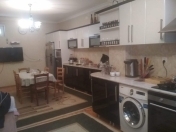 Satılır 8 otaqlı 260 m2 həyət evi Azneft meydanı