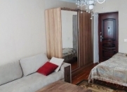 İcarəyə verilir 1 otaqlı 25 m2 köhnə tikili Sevinc k/t