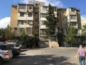 Satılır 3 otaqlı 75 m2 köhnə tikili Yasamal parkı