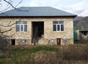 Satılır 3 otaqlı 110 m2 həyət evi Şəki