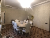 Satılır 6 otaqlı 180 m2 həyət evi Şüvəlan Park ticarət mərkəzi