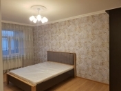 İcarəyə verilir 3 otaqlı 85 m2 köhnə tikili Ayna Sultanova heykəli