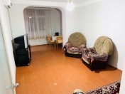 İcarəyə verilir 2 otaqlı 60 m2 köhnə tikili Elmlər Akademiyası m.