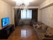 İcarəyə verilir 4 otaqlı 95 m2 köhnə tikili Qələbə dairəsi