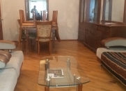 İcarəyə verilir 2 otaqlı 70 m2 köhnə tikili Ayna Sultanova heykəli