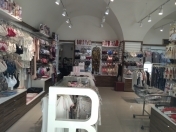 İcarəyə verilir 2 otaqlı 100 m2 obyekt 28 May m.