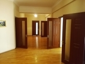İcarəyə verilir 5 otaqlı 270 m2 ofis Şah İsmayıl Xətai m.