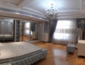 Satılır 4 otaqlı 230 m2 yeni tikili 28 May m.