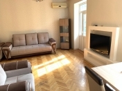 İcarəyə verilir 2 otaqlı 60 m2 köhnə tikili Elmlər Akademiyası m.