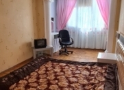 Satılır 2 otaqlı 70 m2 köhnə tikili Səməd Vurğun parkı