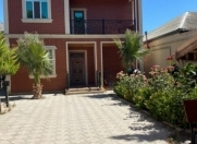 İcarəyə verilir 6 otaqlı 300 m2 həyət evi Y.Ramana