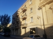 Satılır 4 otaqlı 96 m2 köhnə tikili İçəri Şəhər m.