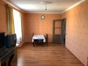 İcarəyə verilir 2 otaqlı 83 m2 köhnə tikili Elmlər Akademiyası m.