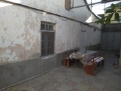 Satılır 7 otaqlı 200 m2 həyət evi Badamdar