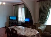 Satılır 5 otaqlı 130 m2 köhnə tikili İnşaatçılar m.